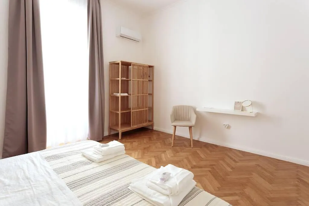 Central Pula - Charming Historic Gem - Modern Comforts Apartment