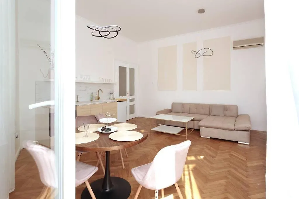 Central Pula - Charming Historic Gem - Modern Comforts Apartment 0*,  Croatia