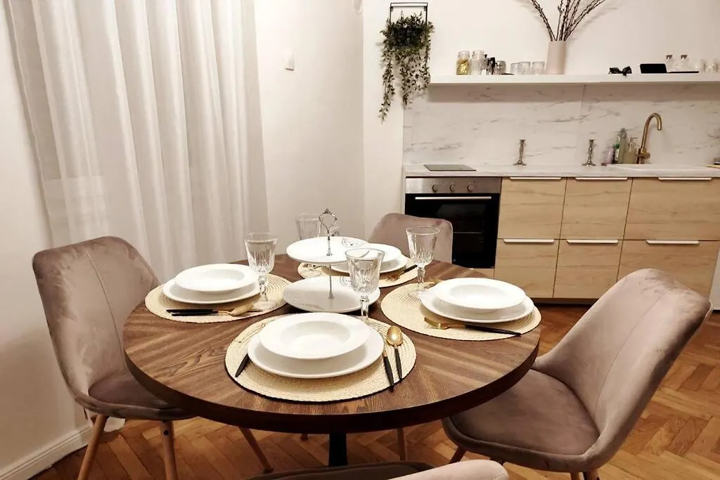 Central Pula - Charming Historic Gem - Modern Comforts Apartment Croatia