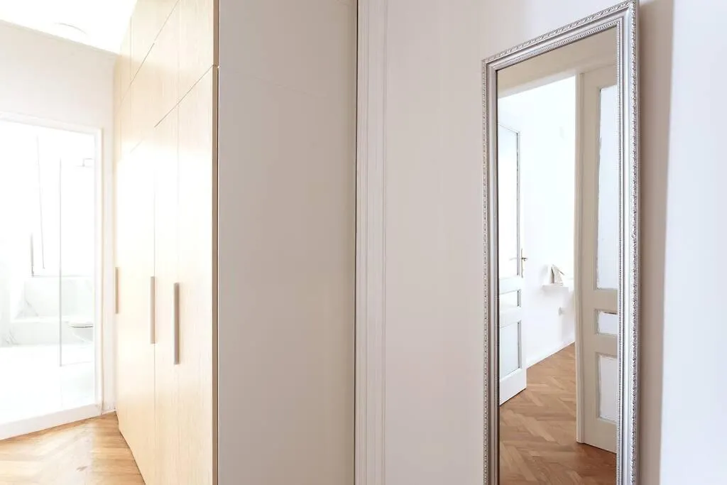 Central Pula - Charming Historic Gem - Modern Comforts Apartment 0*,