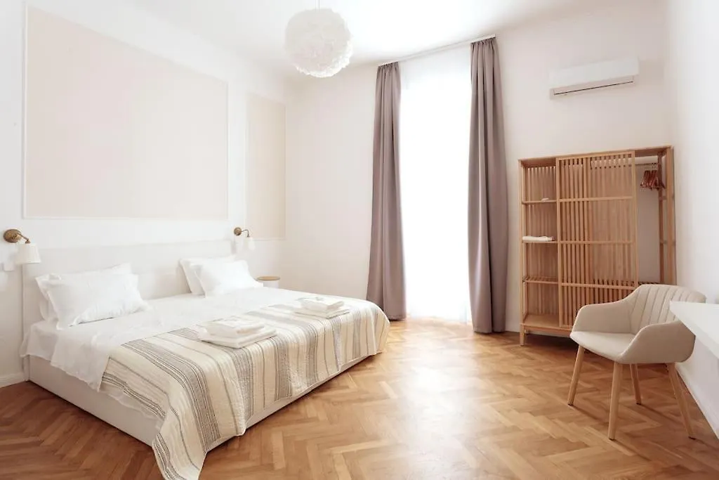 Central Pula - Charming Historic Gem - Modern Comforts Apartment