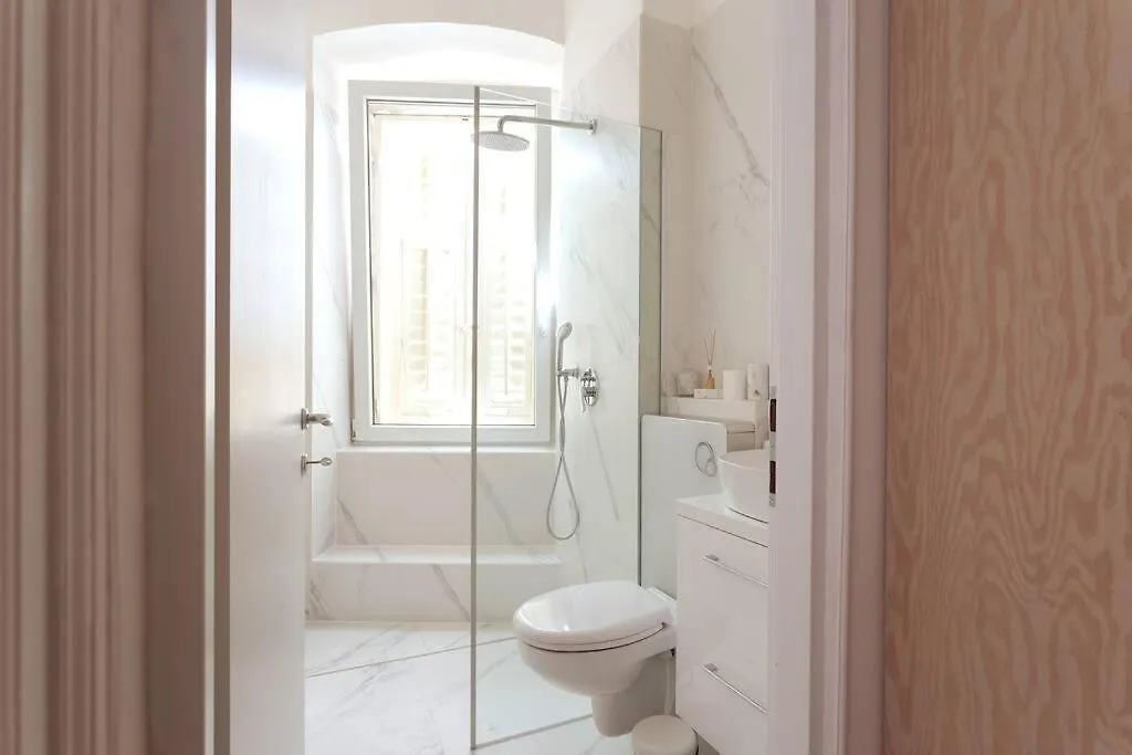 Central Pula - Charming Historic Gem - Modern Comforts Apartment 0*,
