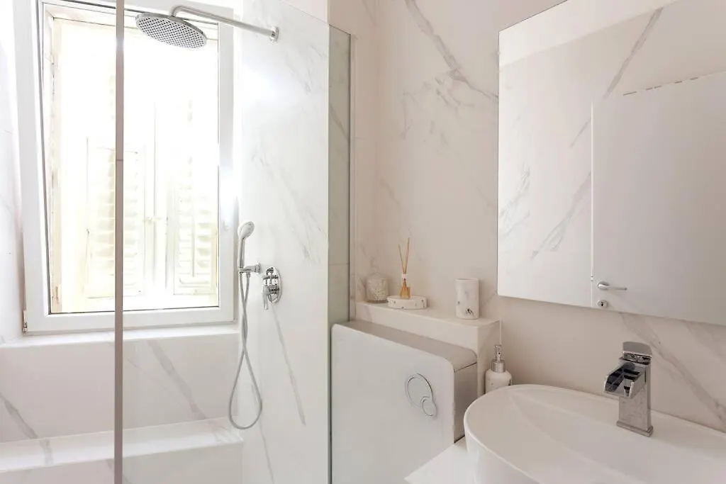 Central Pula - Charming Historic Gem - Modern Comforts Apartment